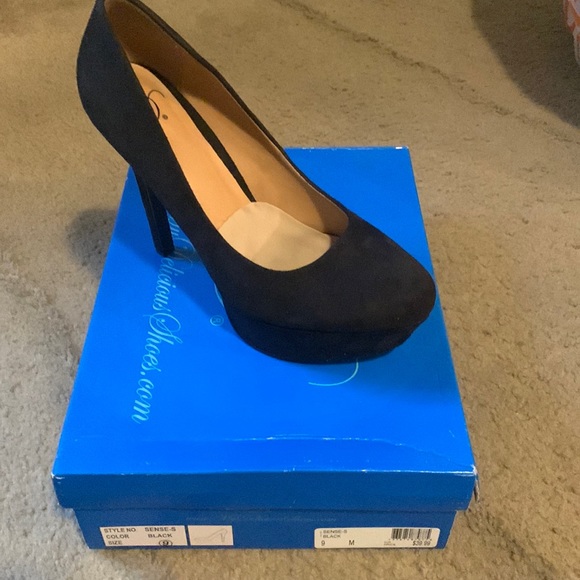 Heels - Picture 1 of 4